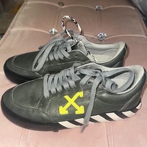 Off-white low vulc